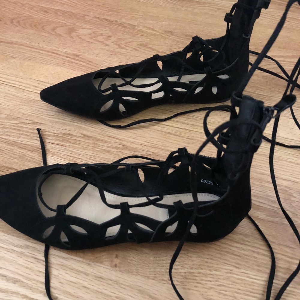 Black pointed tip shoes